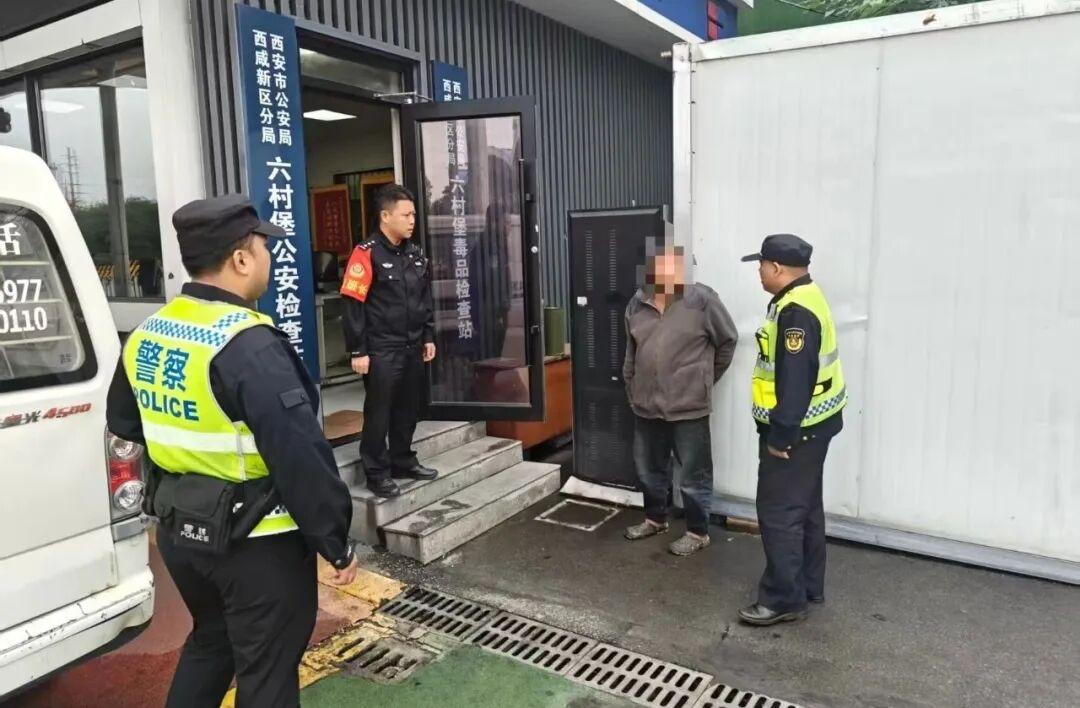 警警接力，迅速送高速迷路老人回家

“这个老叔迷路走上了高速，太危险了……”10