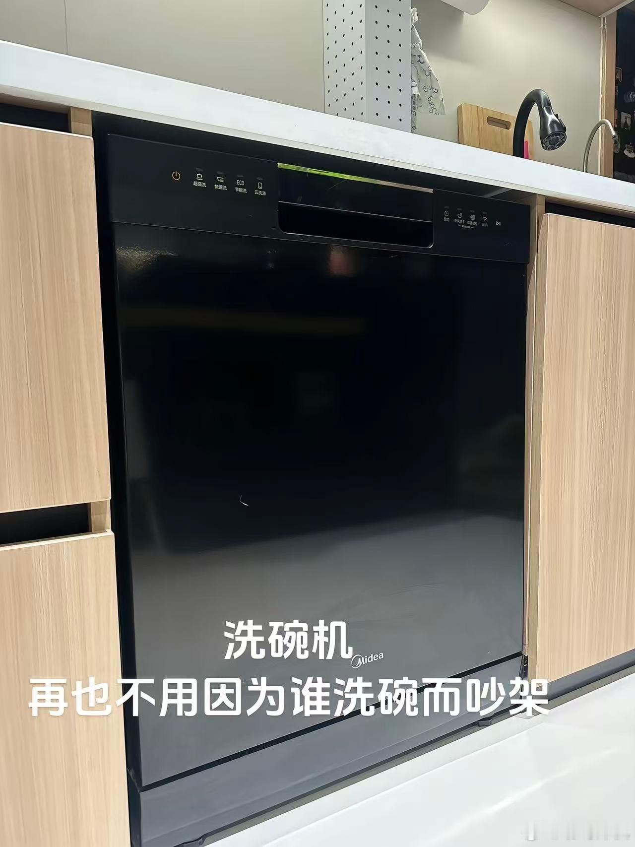 年轻人必备的家务忠仆不想被洗碗扫地消耗下班后的快乐，家务忠仆扛起大大小小的家务，