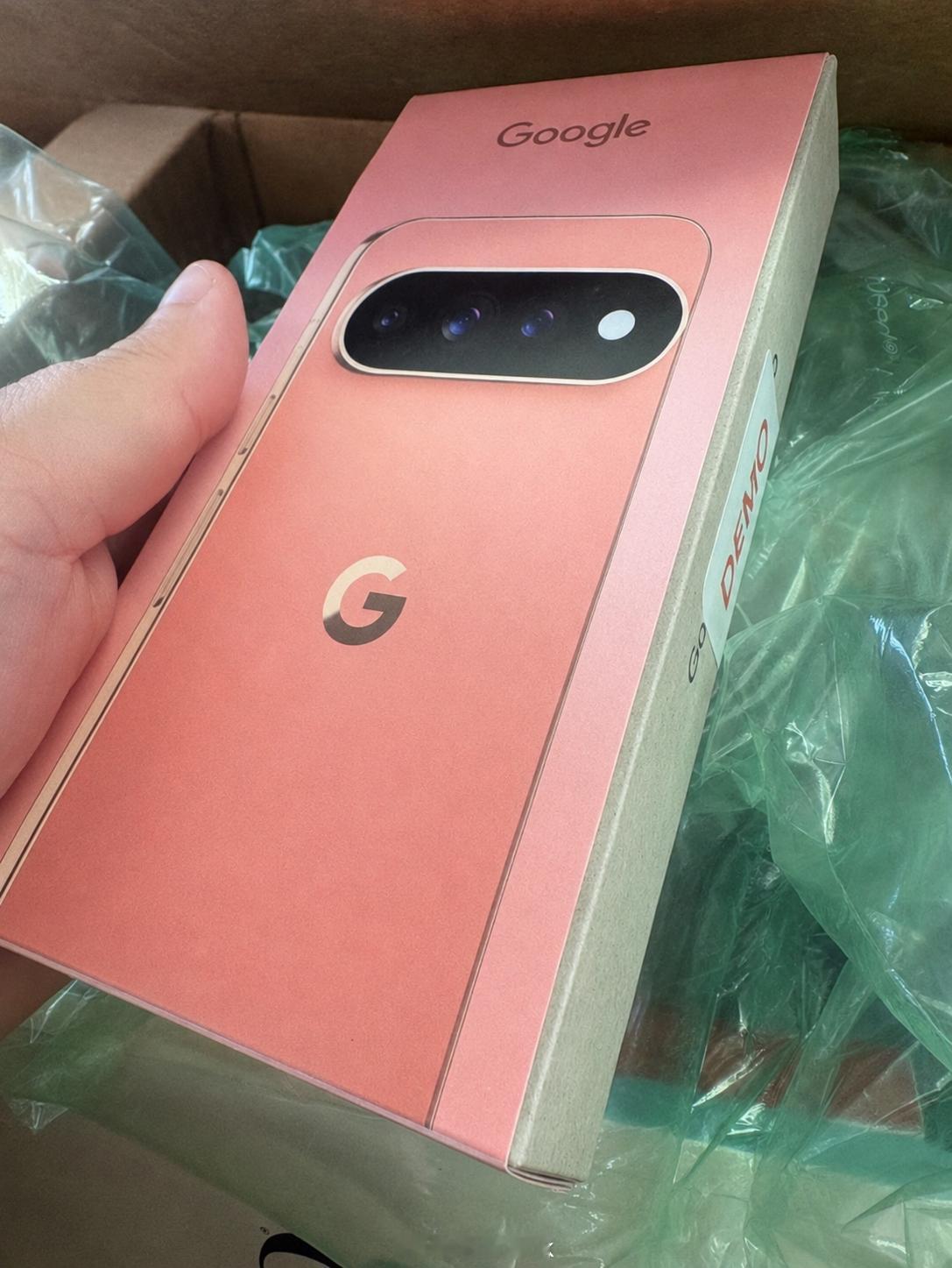一觉起来，谷歌Pixel 11 Pro真机和包装都泄露了，不过下周三就要发布了，