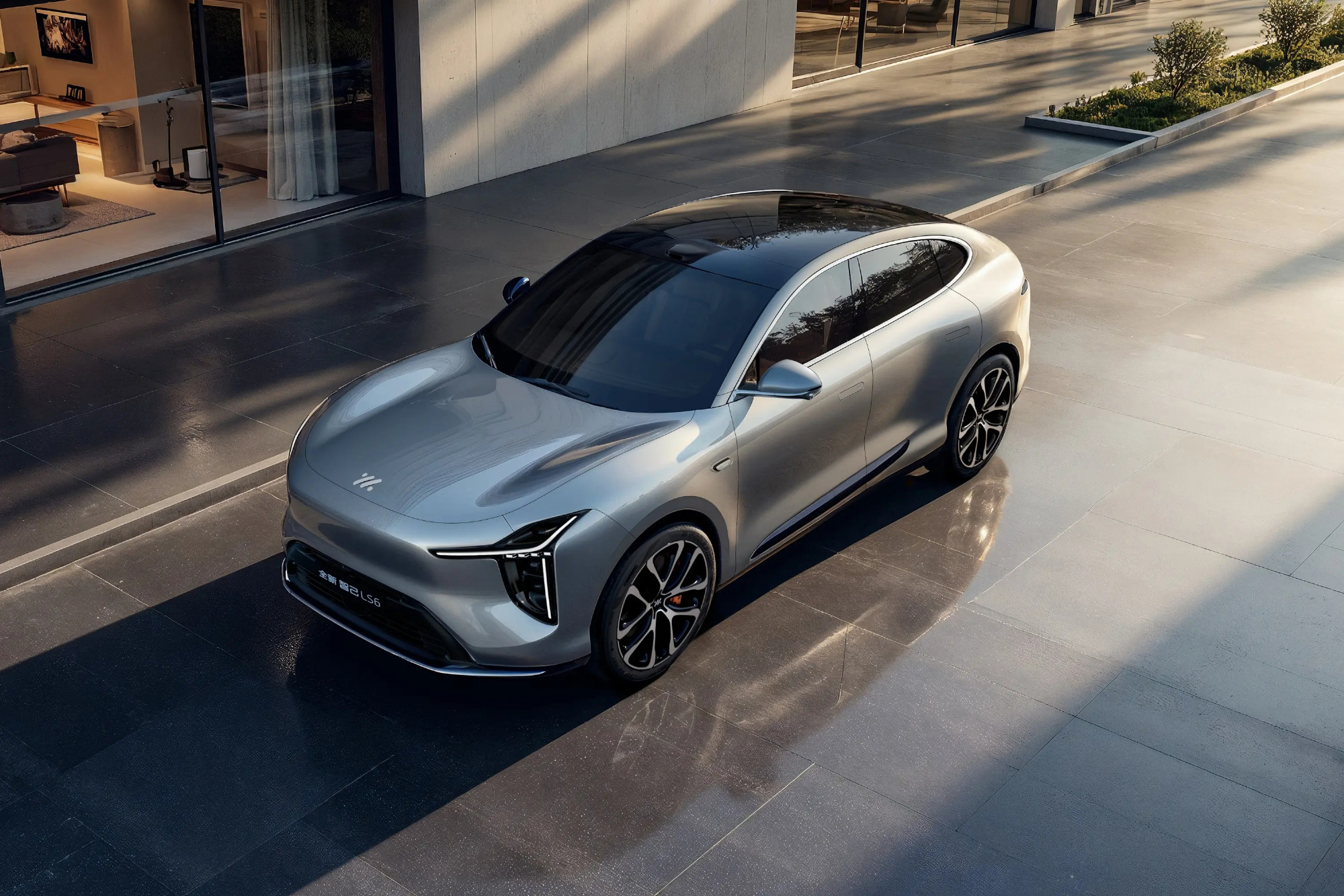 马路上的智己LS6越来越多，真不是没道理，日常通勤纯电一周都不用充电，综合续航跑