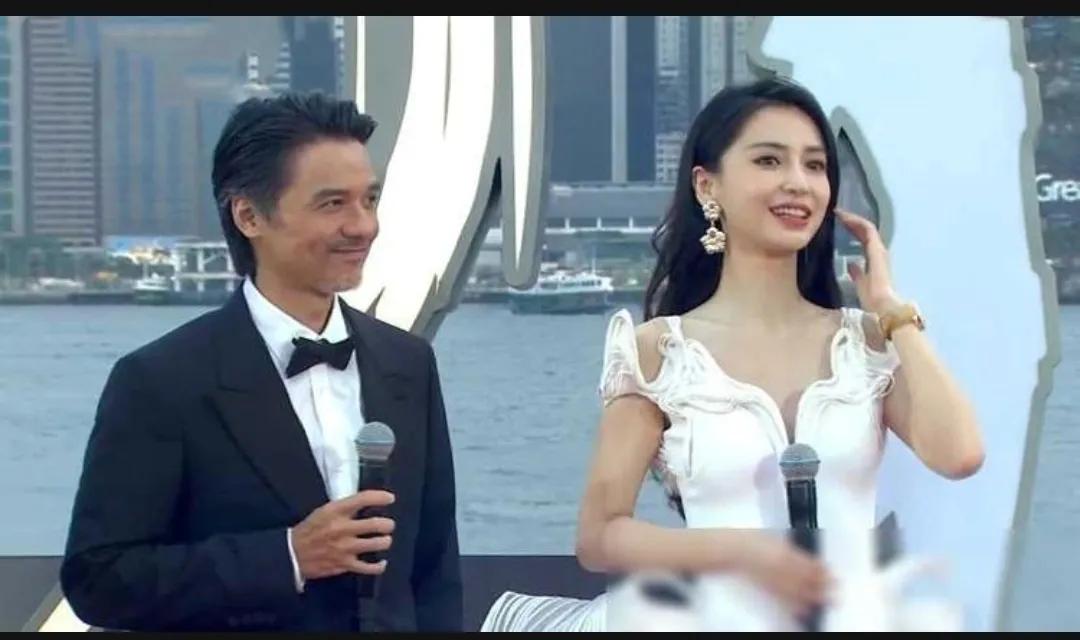 金像奖红毯上，杨颖的出现无疑成为当晚的焦点。虽然近期她的作品并不多，但她的亮相依