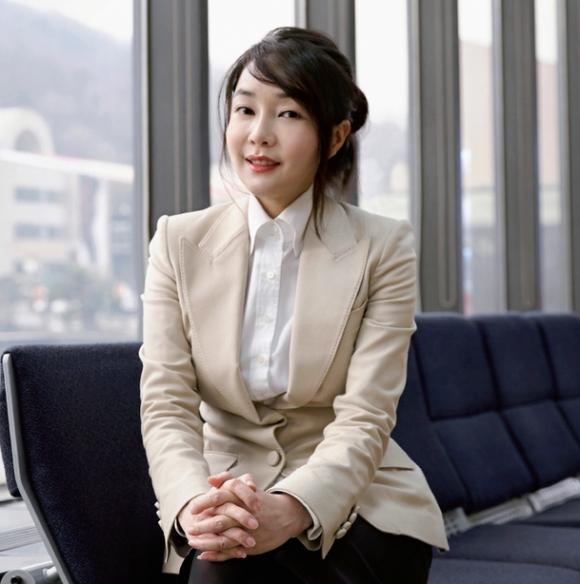金建希要是没当总统夫人，
她那些事根本不算事……
换成一个普通女人，压根没人会骂
