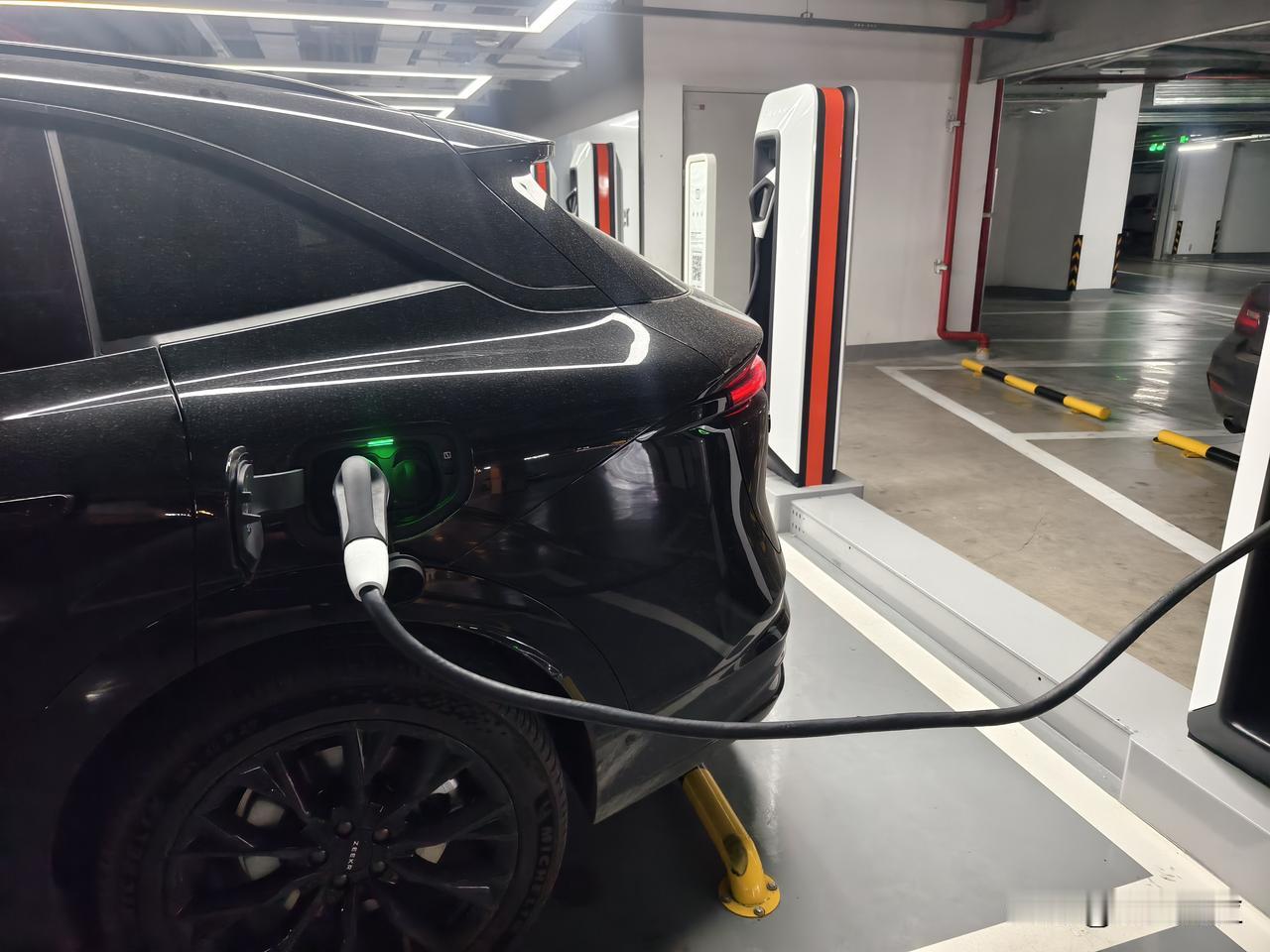 今天来到了绍兴旭辉极冲站，说几点不好的体验。
1.则水牌旭辉商场的入场摄像头是不