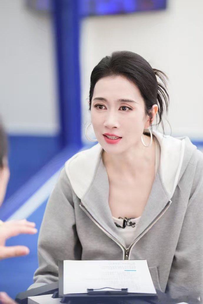 温峥嵘说萧蔷是定心丸乘风2026温峥嵘在节目中满是真诚地分享心事，大方夸赞庄法和