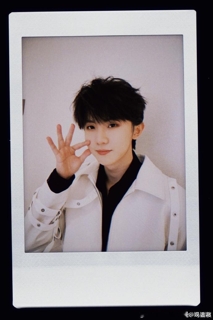 张子枫马嘉祺 00后自己的花少 两人搭档适配度满分，妥妥00后专属花少，双时空救