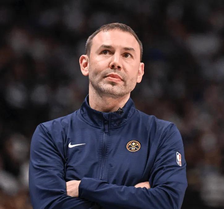 像主帅吗？阿德尔曼G3赛后言论：
1，首节我们各方面做的都很好，限制森林狼只得到