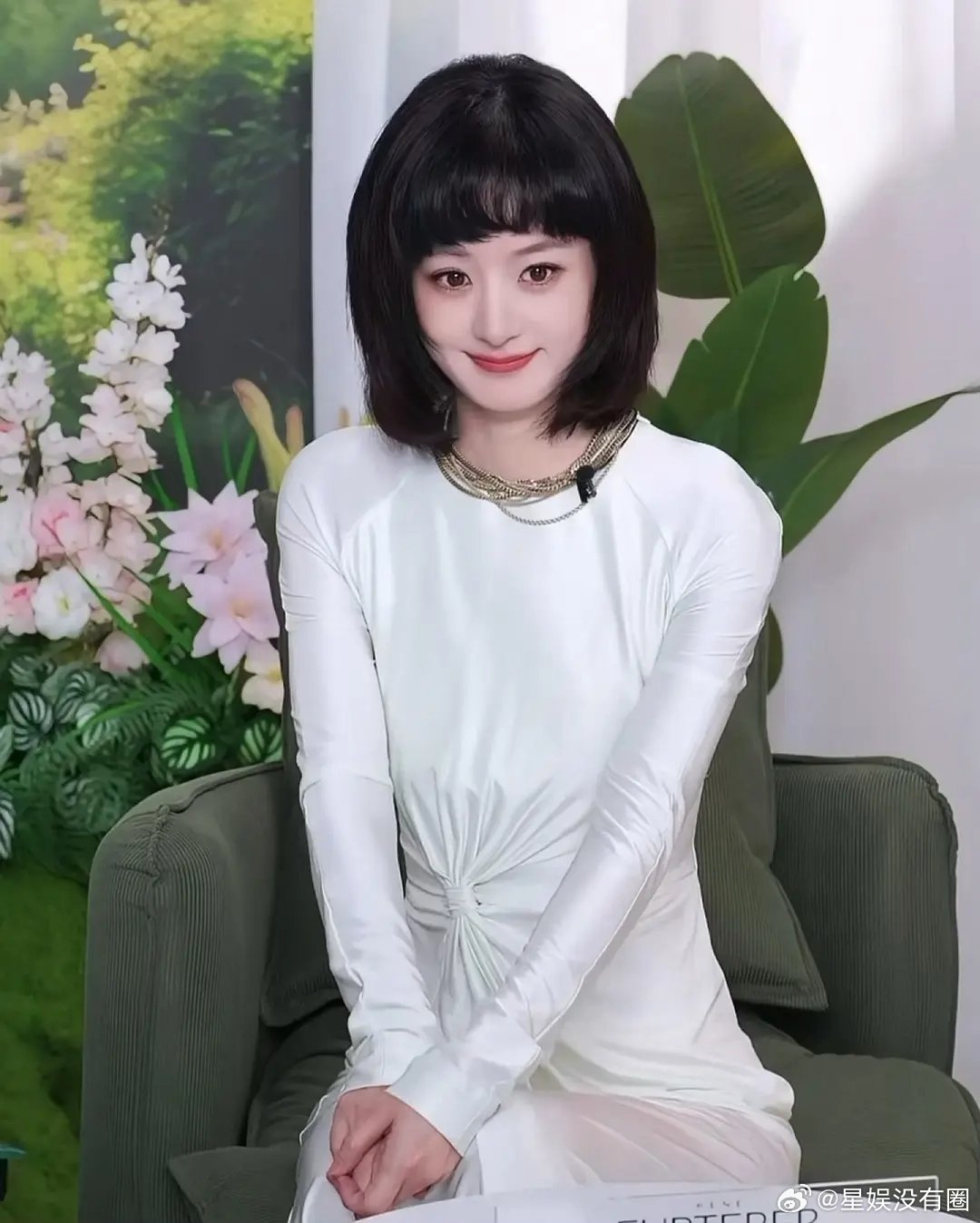 赵丽颖直播状态咋样啊网友回复说，歇这么久复出直播状态居然垮成这样，颜值气场双掉线