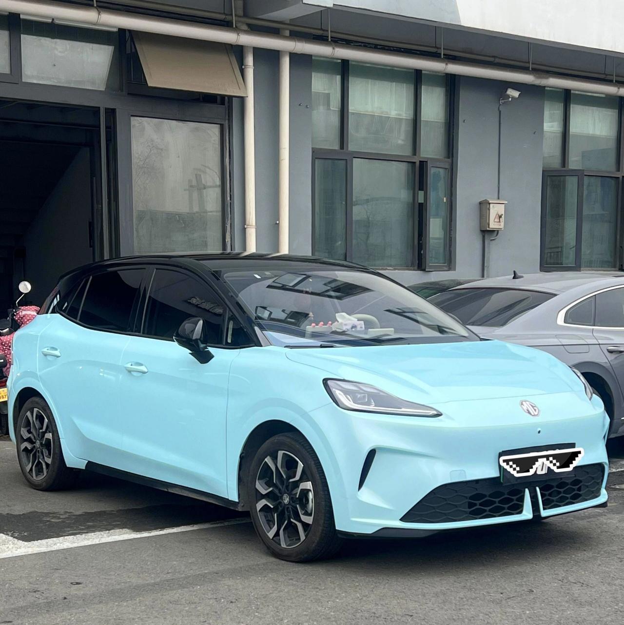 谁懂啊！MG4贴了冰川蓝改色膜 颜值直接封神TPU金属漆冰川蓝简直是为它量身定做