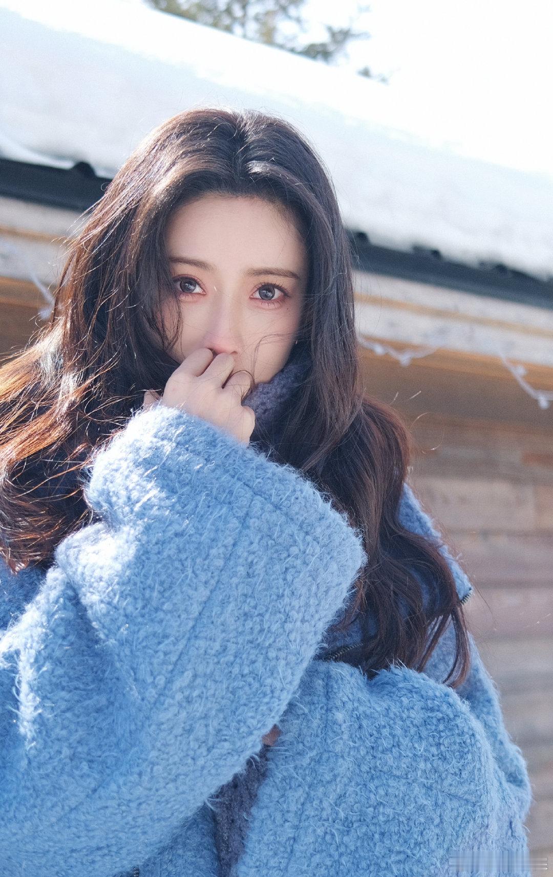 #沈月镜头里的孟子义##孟子义破碎感# 沈月镜头下的孟子义真的我见犹怜[心]雪中