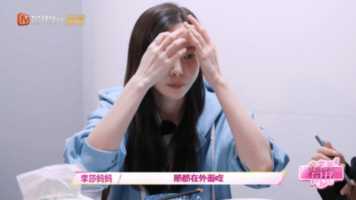 #于文文说自己家没有过年的习惯#曾经孤单的年，如今或许会因为中国的年味而变得温馨
