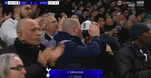 比赛第65分钟，热刺做出换人调整，乌多基换下德拉古辛 