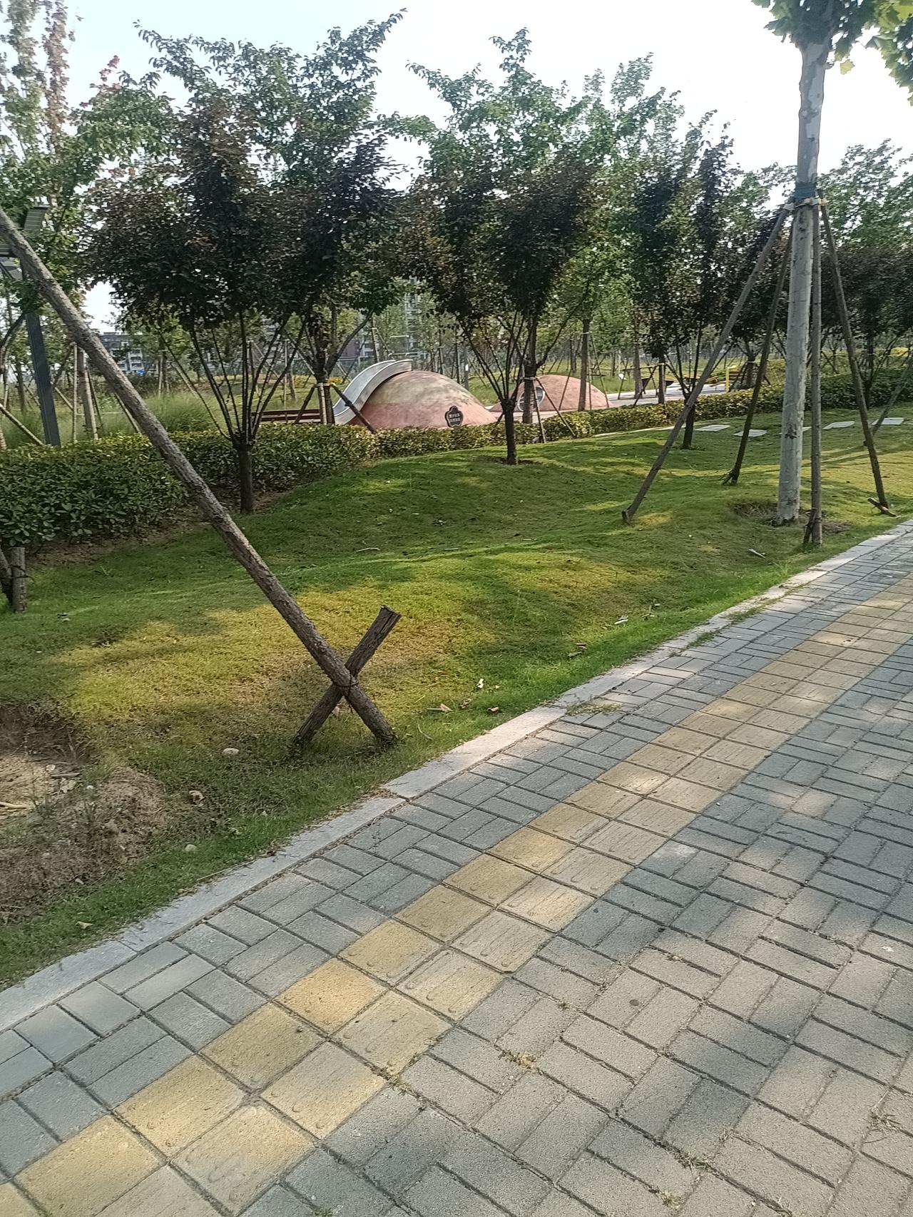 一位性学专家说：“和一百个人睡一次，这是本能；和一个人睡一百次，这是本事。不受约