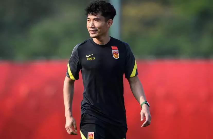 郑智或将前往欧美执教，李铁知道会羞愧吗?
作为中国足坛最优秀的足球运动员之一，郑