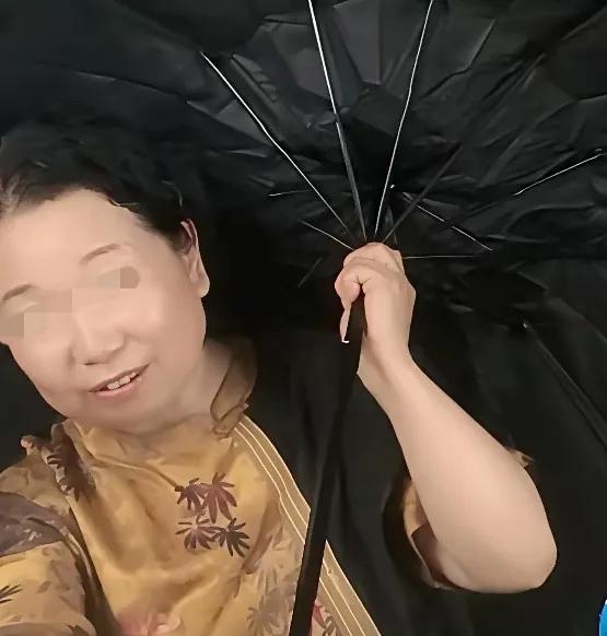 被他大娘当全网高调夸赞的张干部，是该高兴呢还是该高兴呢?

这可不是单纯的夸奖，
