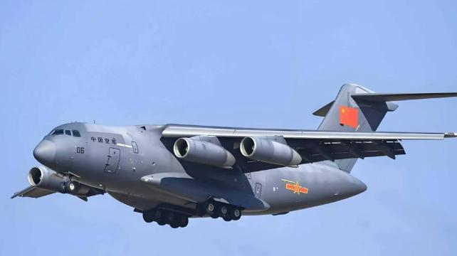 原来当强国的感觉还能这么爽。之前咱们18架运-20飞往塞尔维亚，中间经过北约的土