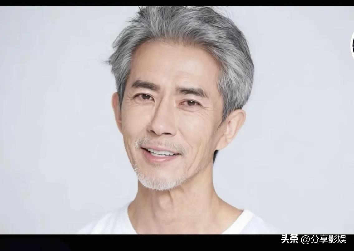 哪怕30年后的他
依然很爱他
可惜，看不到了
谁整的这
竟让咱哭

你终久离我而