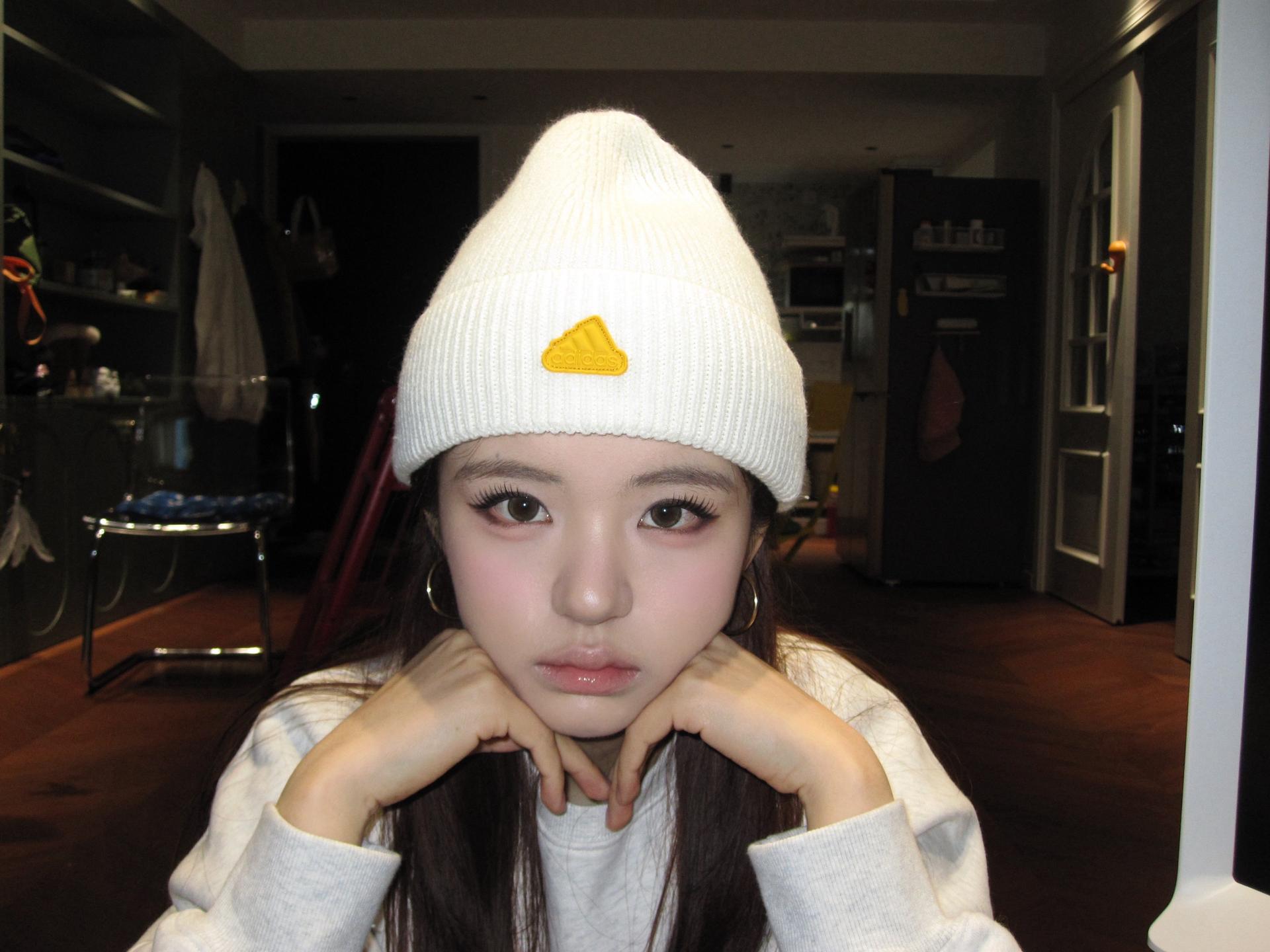 小时候像大人  长大了像小孩。