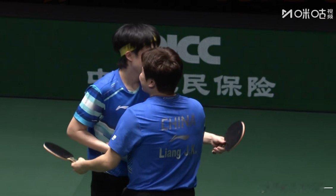 国乒8比4德国2025成都混团世界杯中国vs德国全场比赛结束，王楚钦梁靖崑以2比