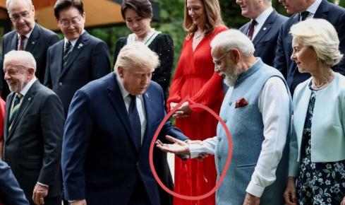 川普不服老都不行！差点在全世界媒体面前摔个大跟头！
G7峰会的合影环节历来是暗流