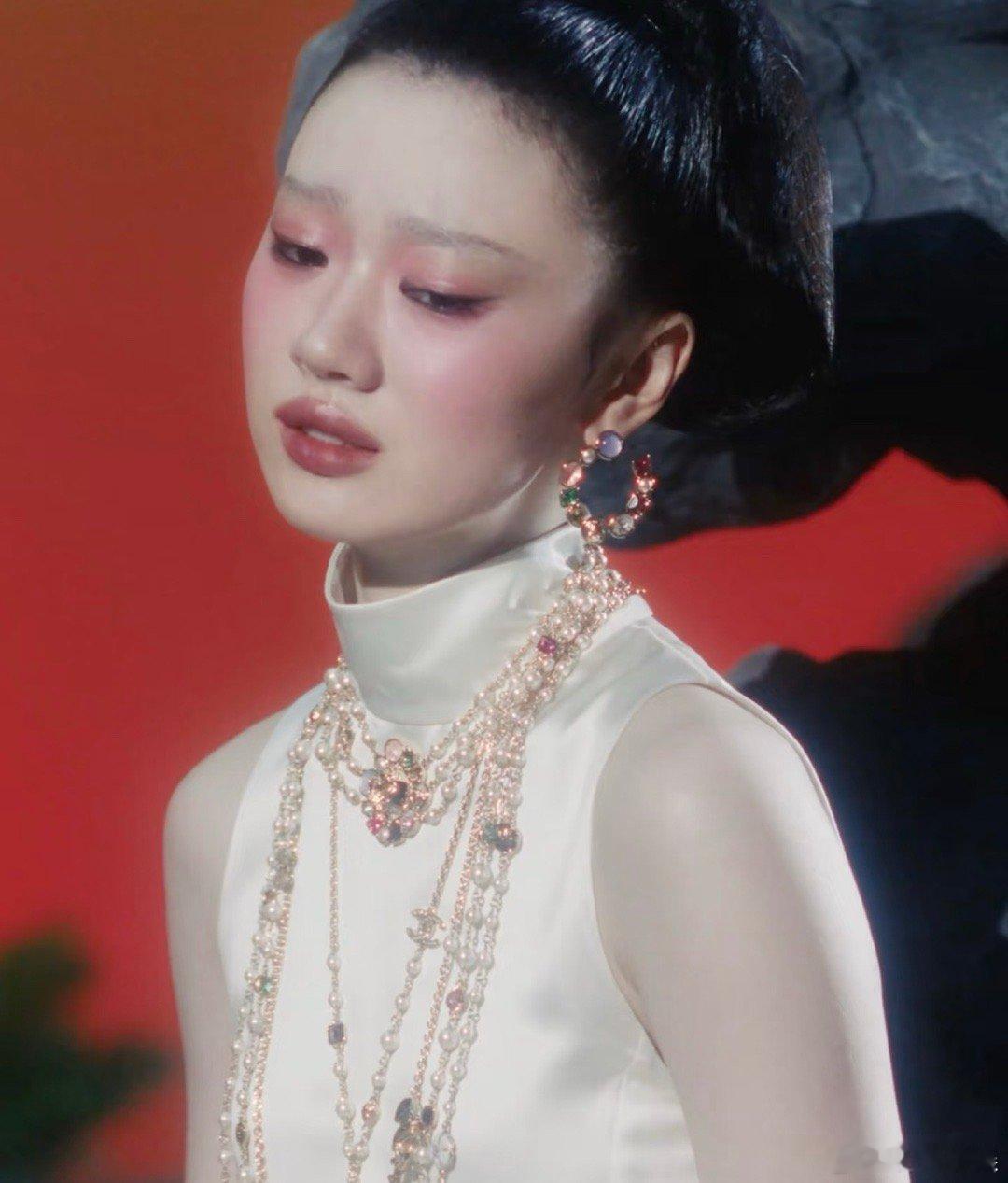 单依纯我就这样爬向2026天下掉下一个纯妹妹！俺真的心动爱了但是怎么越来越抽象了