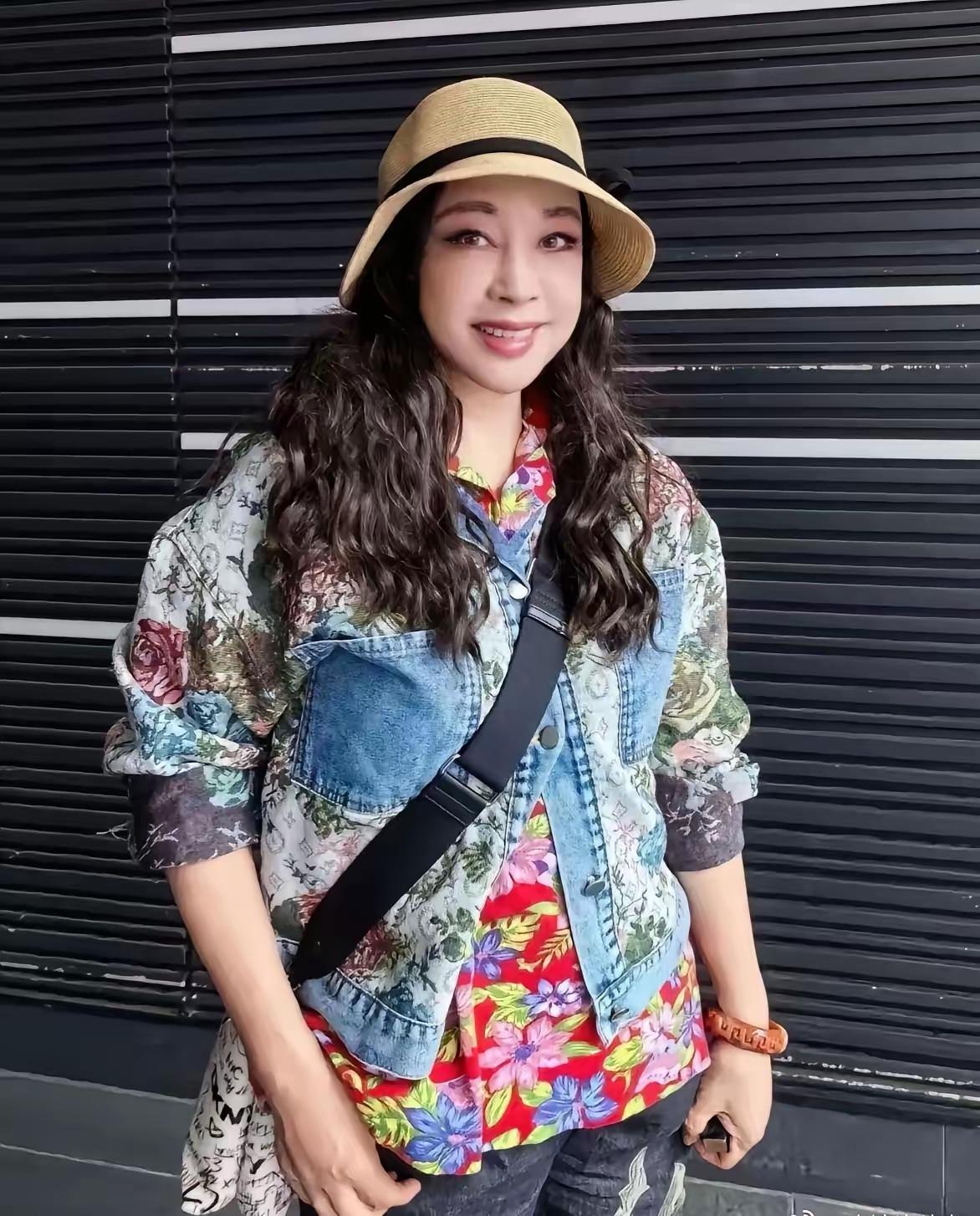 刘晓庆这一摔给所有人提了个醒。

你可以装嫩，也可以嘴硬，但你心里一定不能不服老