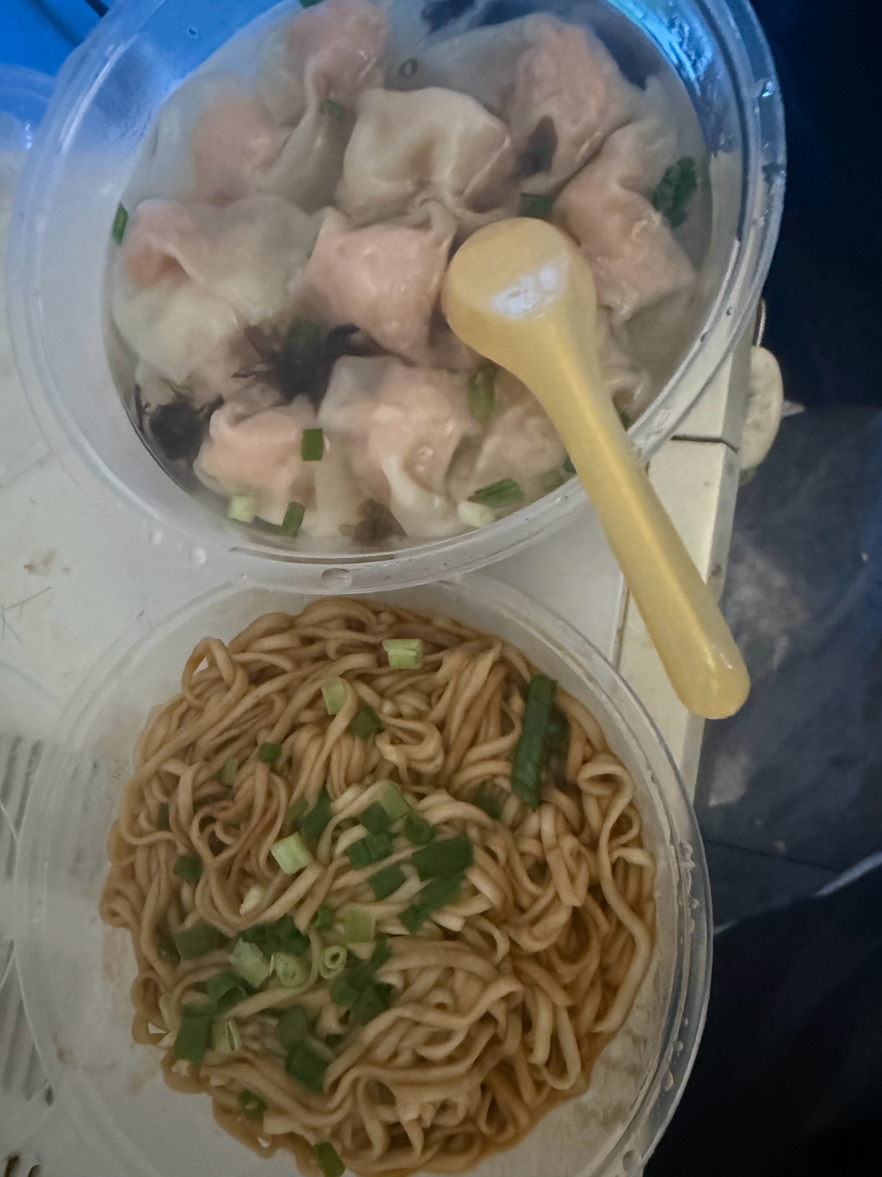 太热了，不吃又少了仪式感，夏天很容易瘦，算了一下这个夏天瘦了八斤，其实减肥只要控