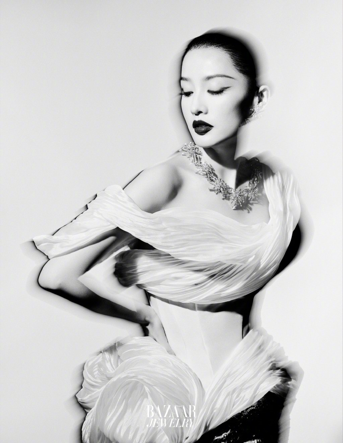 这是真高珠美人！李沁这组图美得高级，大光明造型都如此好看[么么哒] ​​​