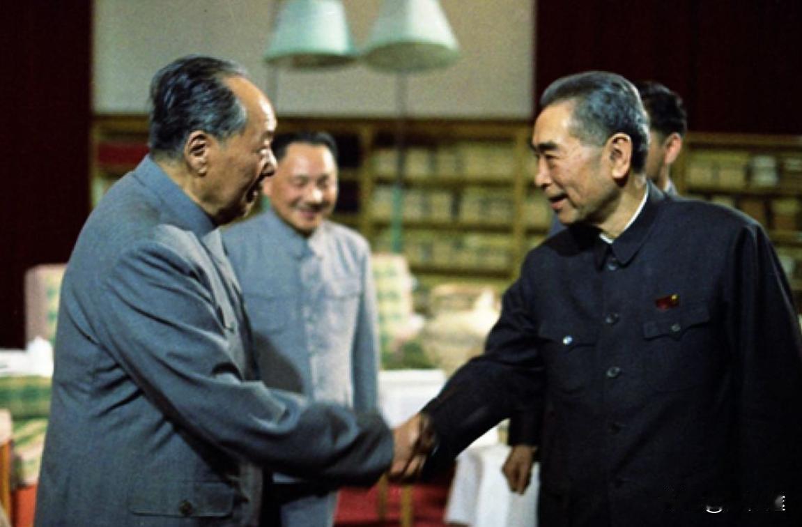 毛泽东同志至少三次公开评价过周恩来同志


提起周恩来，很多人口中都是“完美”“