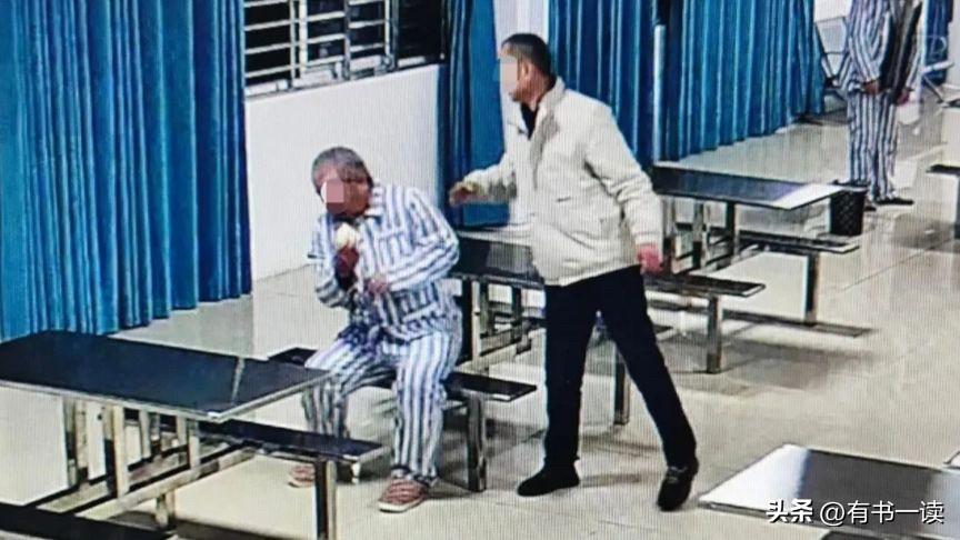 湖北襄阳这事儿，真是把人三观震碎了一地！我有几点不明白：

1、一个地级市，居然