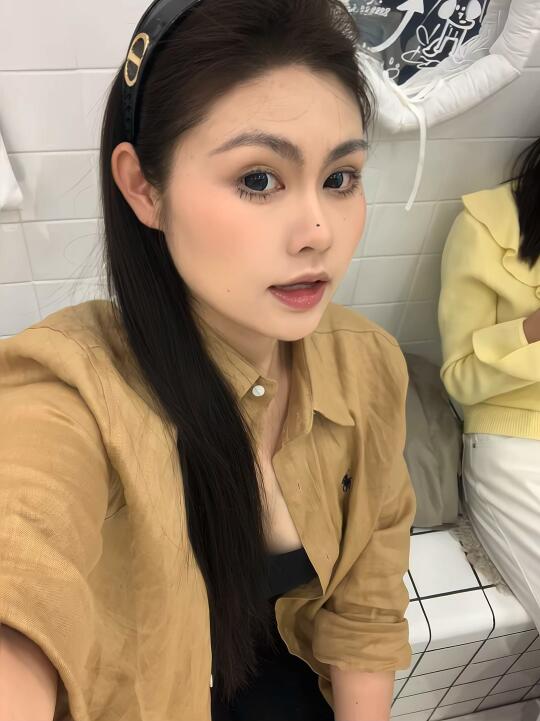 125斤混血美女