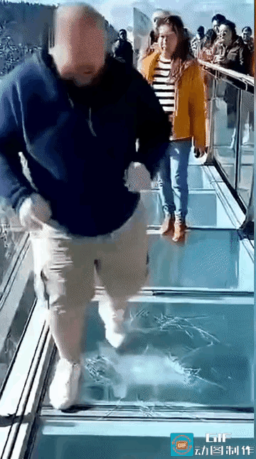 这就尴尬了，没有公德心的人，不值得同情！