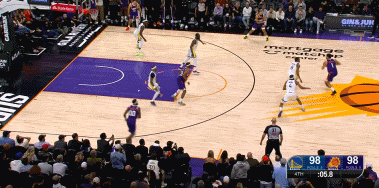 人才！裁判最后时刻居然吹犯规！
在今天勇士与太阳的第四节比赛最后时刻，当狄龙三分