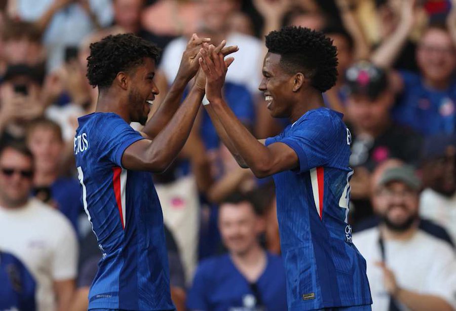 关于埃斯特旺？桑托斯：我常说他与众不同。有时候，言语难以形容埃斯特旺，即便做了这