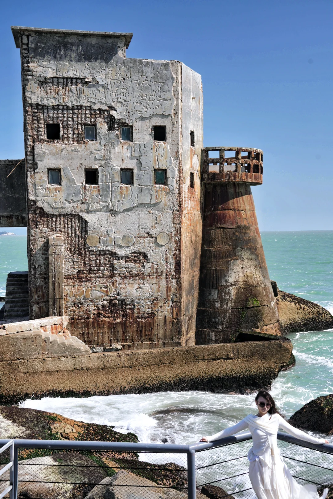 藏在海岸尽头的废弃古堡