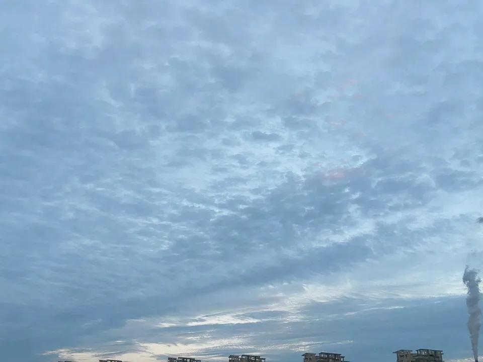 晒图笔记大赛看不到金色洒满，黄昏依旧热闹非凡，海边假日就是豪横，好像就是乐不思蜀