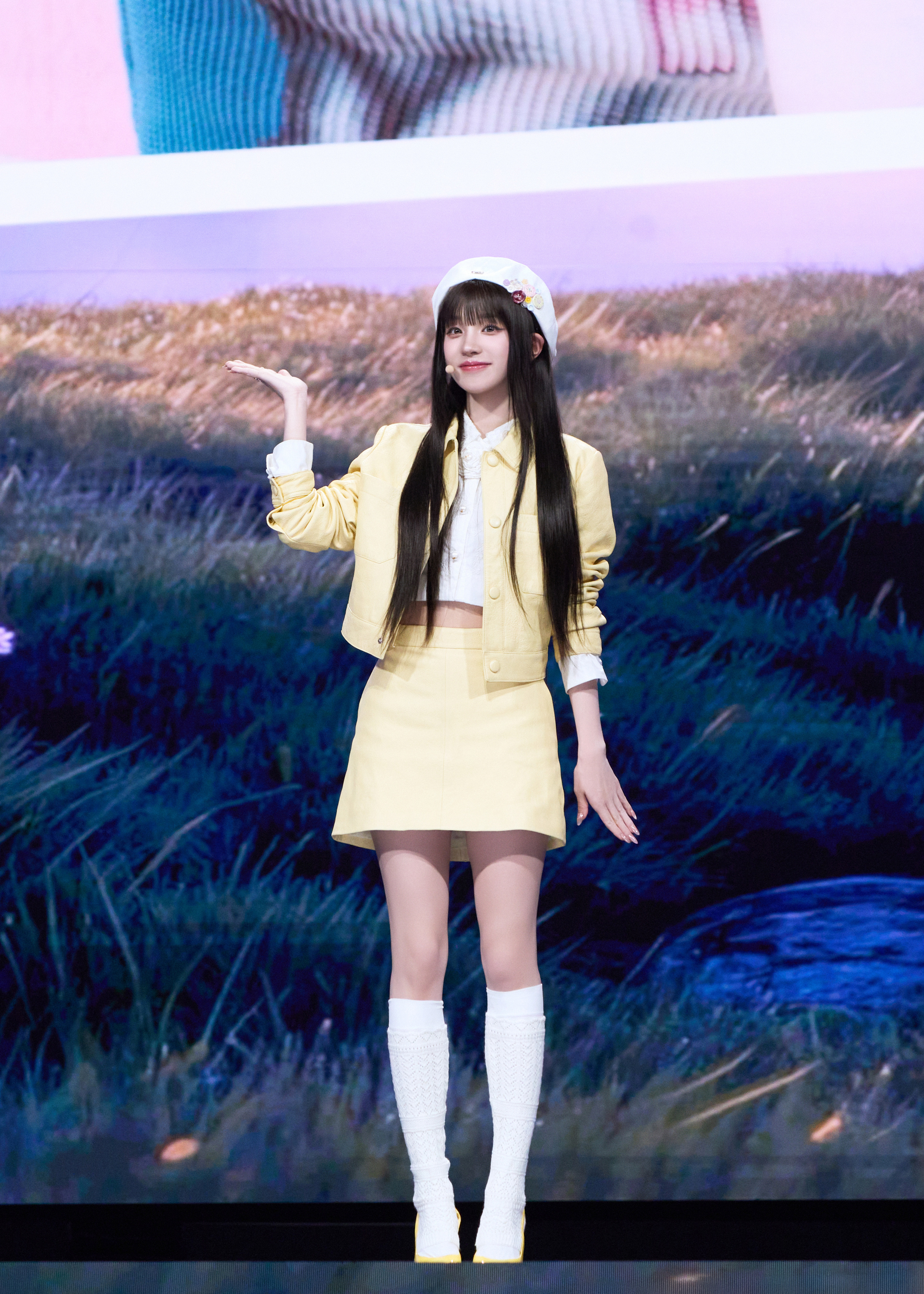 宋雨琦出席品牌活动 .「Look1」礼服:  HACCHIC 2026FW耳环&
