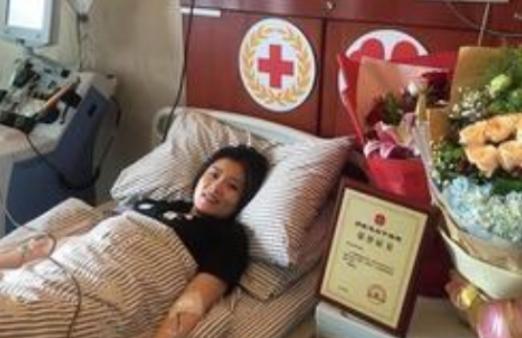 2017年，浙江女子许艾菲无偿捐献骨髓救了一位白血病男孩，男孩康复后找到她说：“