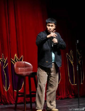 翟佳宁还是黑粉黏性强别人怕黑粉，翟佳宁直接把黑粉骂声做成梗，黏性强到组建金粉群，