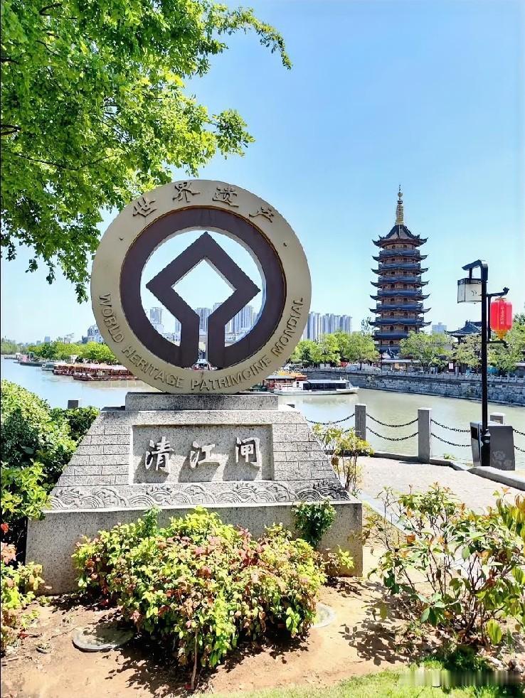 在老清江人的记忆里，从前的“城里”，从来不是规整的高楼街区，而是烟火沸腾的大闸口
