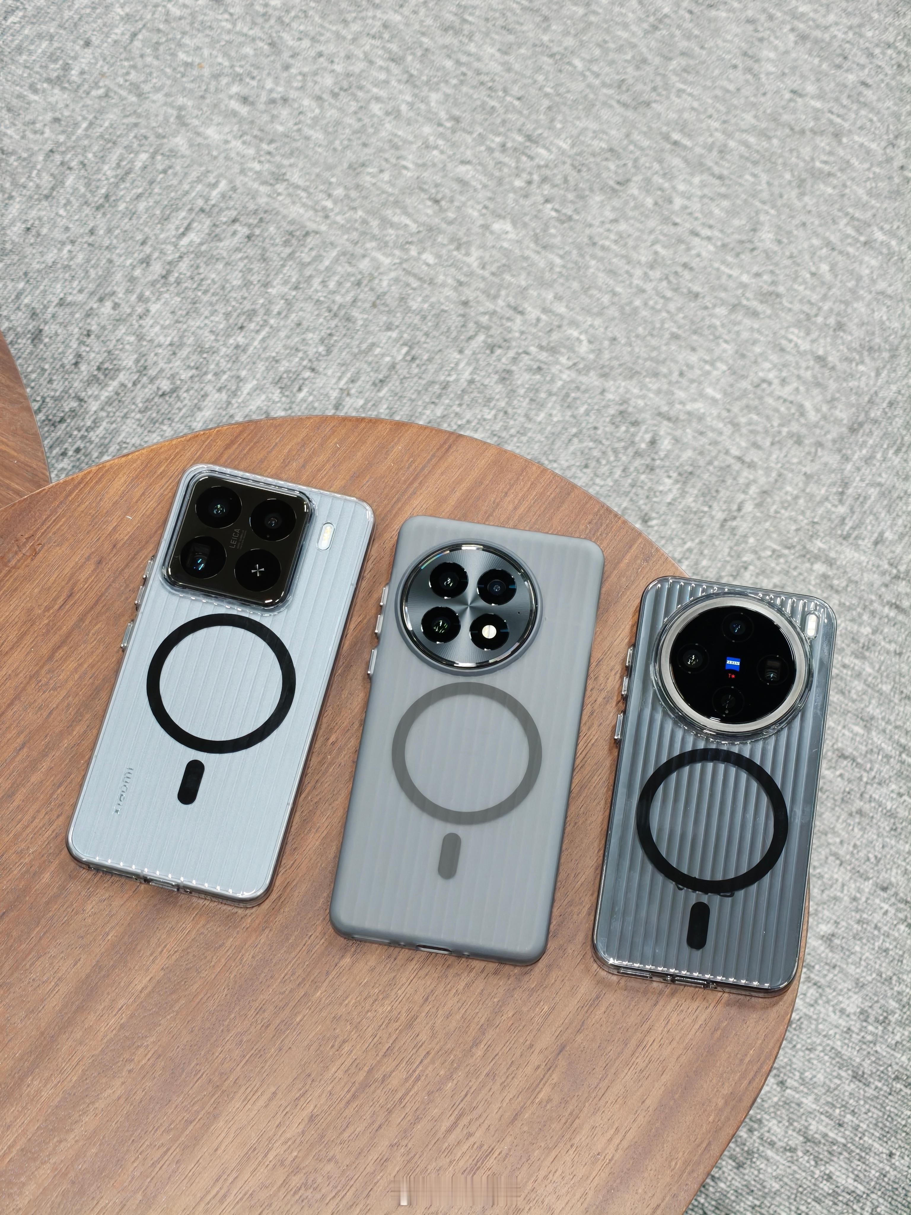 给小米15 Pro、一加13、X200PM换了一套磁吸壳，手感好还不贵，才20多
