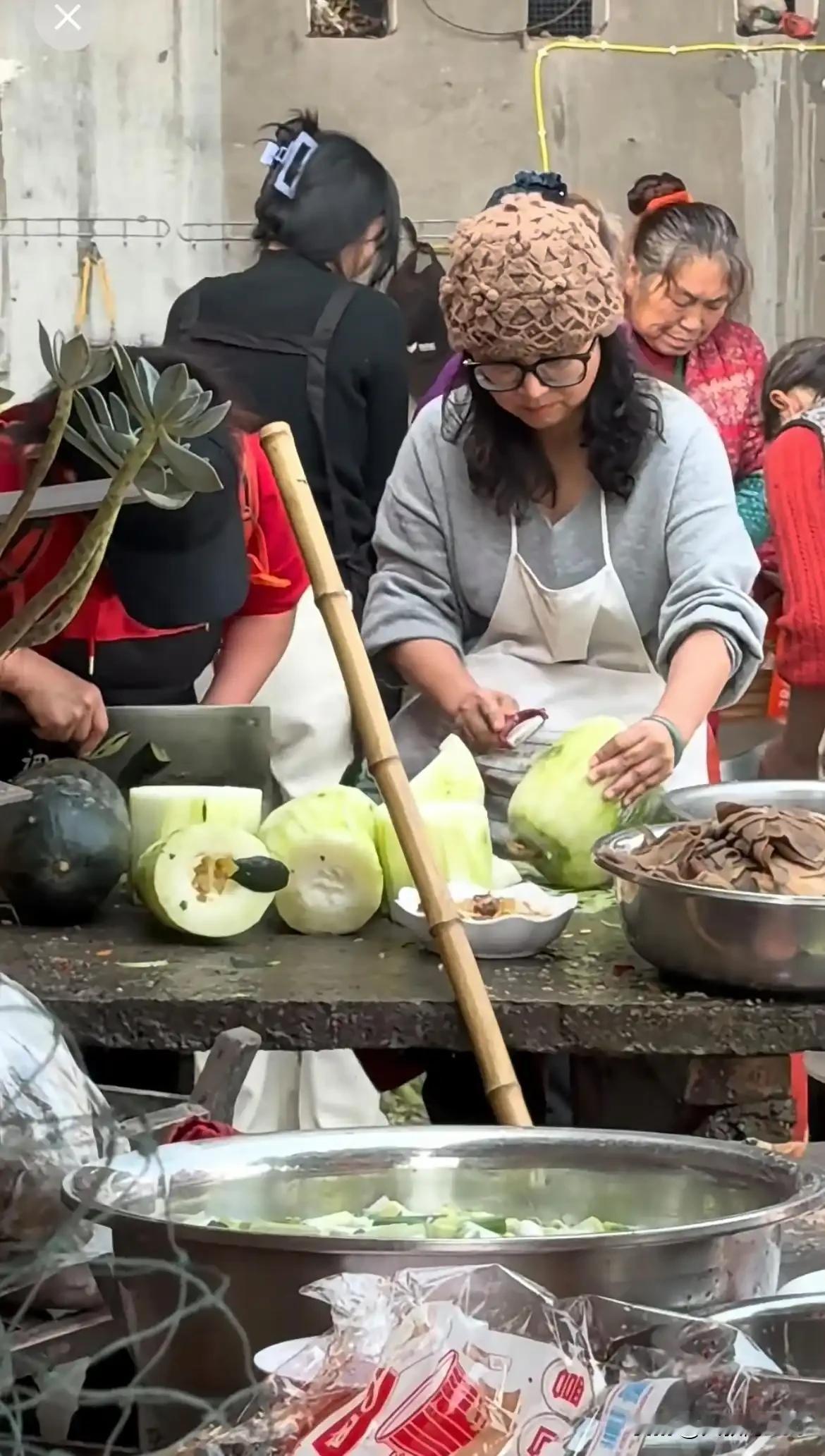 台湾女孩看重庆刨猪汤视频落泪，网友：回家吃饭，怎么都来得及！
 
1月11日，重