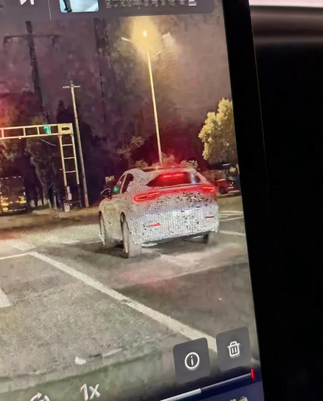 车若初见 群里粉丝发来的谍照，智界马上又要上新车了，轿跑SUV，图虽然有些模糊还