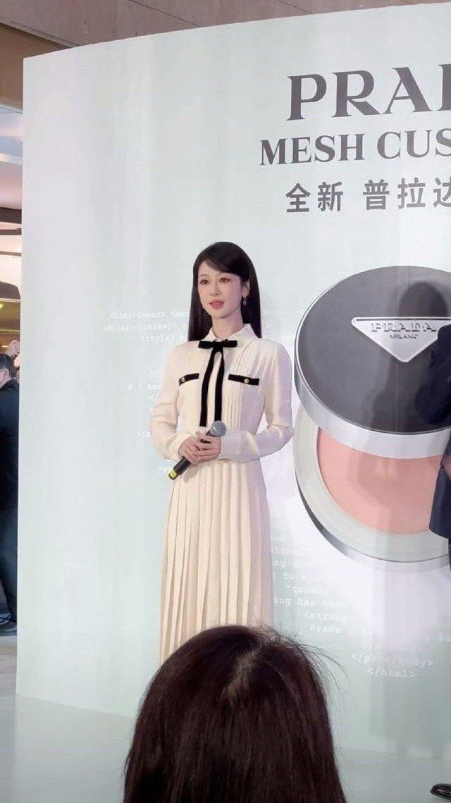 阿紫今天好女高，好清纯，又瘦了。[舔屏][舔屏][舔屏] 
