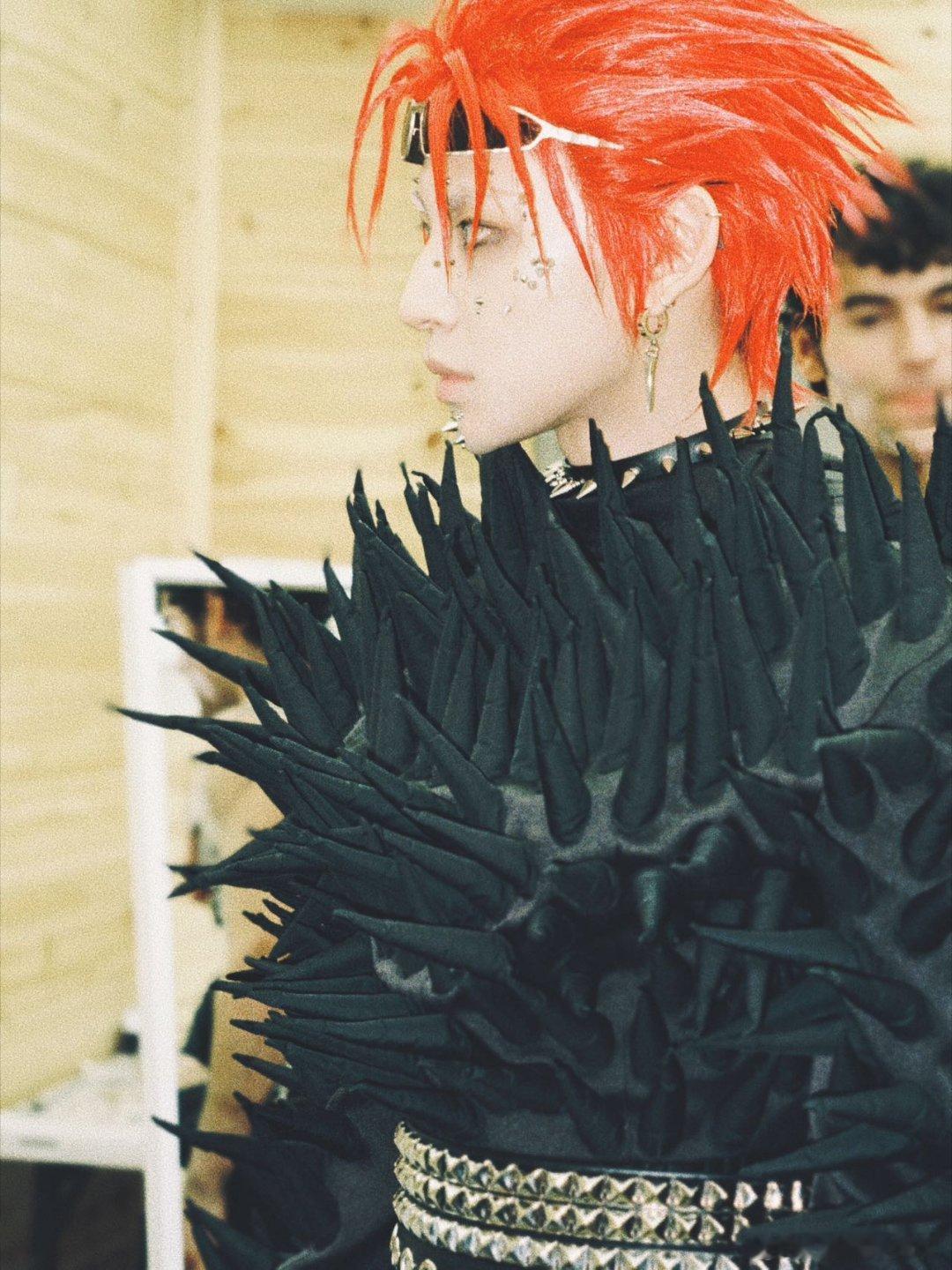 小鬼直播 “不再依赖哥哥”被他温柔否决了。小鬼的逻辑永远是：你们不用长大，我变强