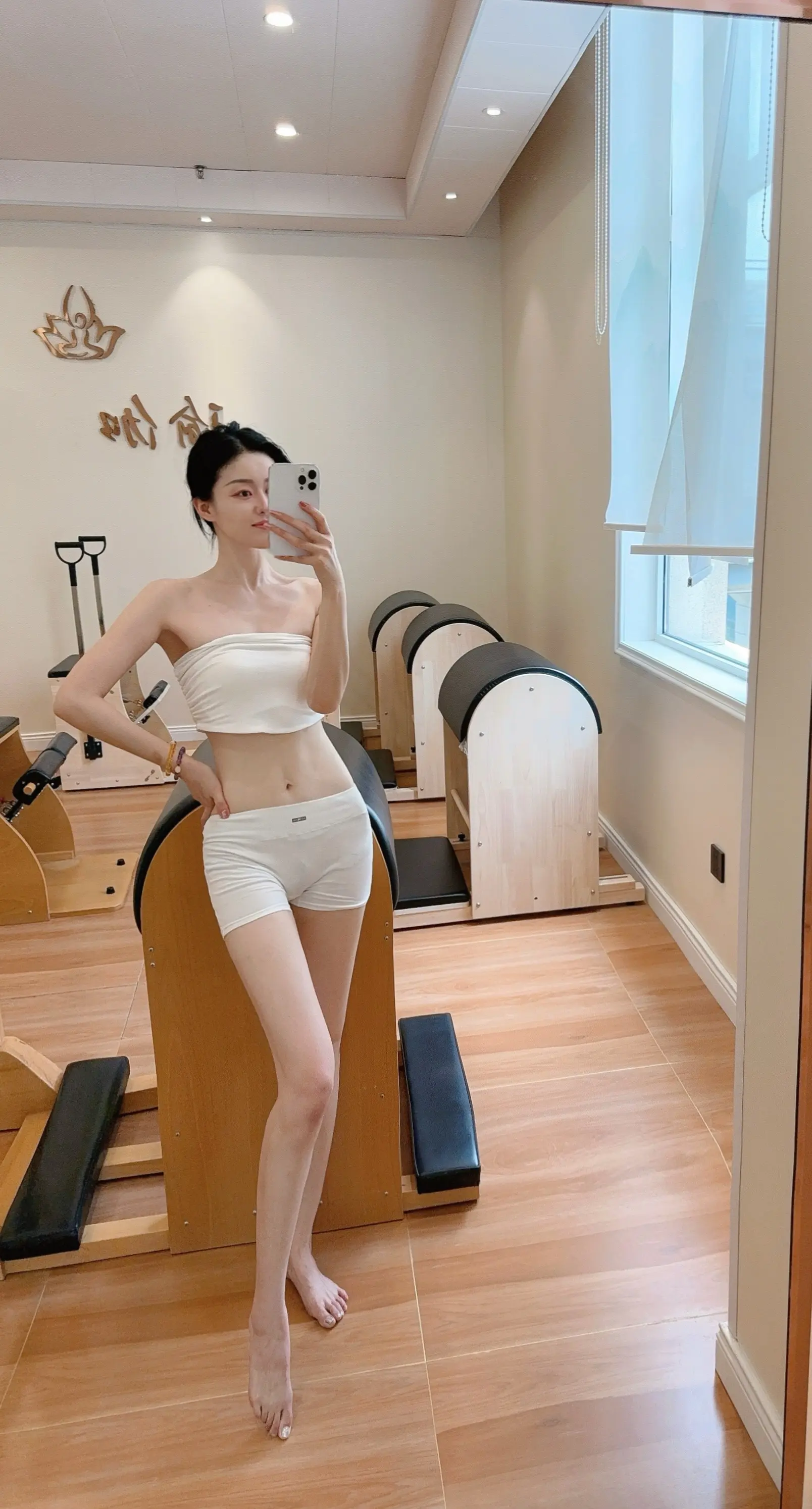 你的美不是为了取悦任何人，而是看到镜子里的自己 体重可控 情绪可控 自律爱自己.