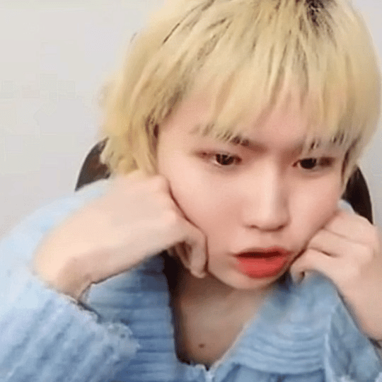 九尾XXZ  🦊 九尾的随鑫之旅 这个时候就有人问了九尾宝宝你每天忙着装可爱累