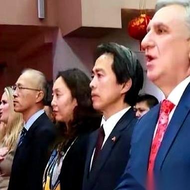 聊聊90年代那批从乌克兰来中国的科学家。
他们刚下飞机，住进安顿好的专家楼，中方