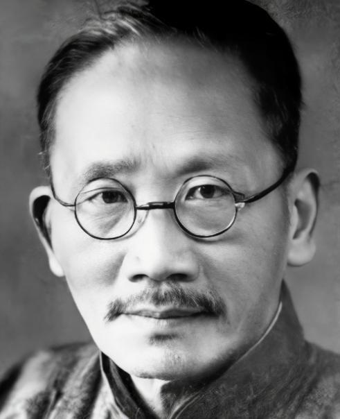 1902年，蔡元培因“墨水瓶事件”，愤然离职，没想到全校200余名学生竟集体退学