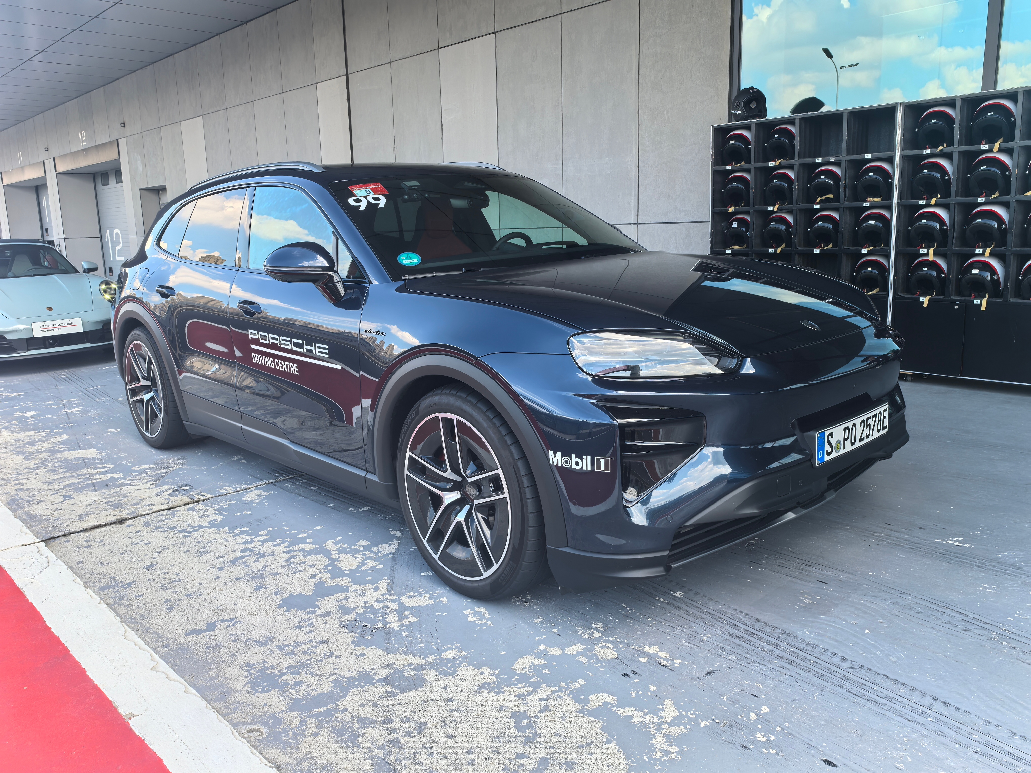 新车 650字详细分享保时捷纯电卡宴turbo体验：试驾车为德国规格，所以无法上