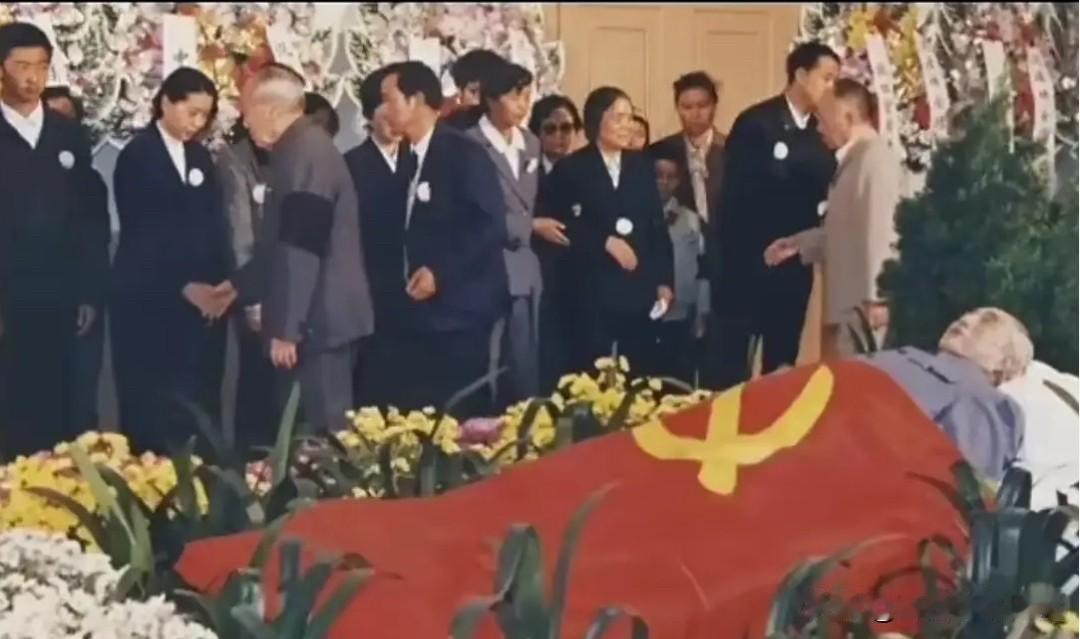 1990年9月21日，是举国悲痛的日子，共和国送走了一位红四方面军主要创建人的布